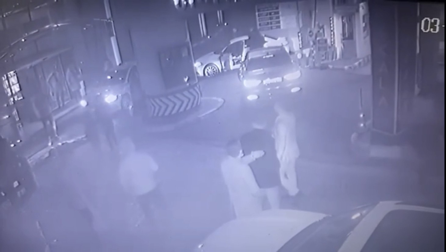 Ortaköy’de genç kadının lüks otelden düştüğü dehşet anları kamerada Ortaköy’de lüks bir otelin 7’inci katından düşen Ebru Cizdam’ın hayatını kaybettiği o dehşet anlarının güvenlik kamera görüntüleri ortaya çıktı ...