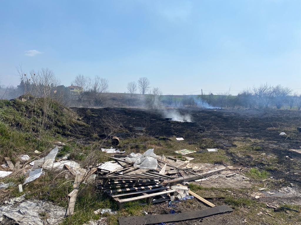 Otluk alanda çıkan yangın söndürüldü Kırklareli’nin Lüleburgaz ilçesinde otluk alanda çıkan yangın, itfaiye ekiplerince büyümeden söndürüldü. Edinilen bilgiye göre yangın, bugün 14 ...