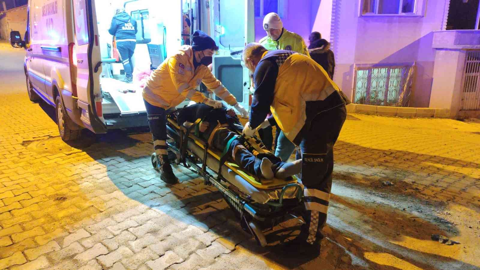 Otomobil bahçe kapısına çarptı: 1 yaralı Tekirdağ’ın Malkara ilçesinde yaşadığı evin bahçe kapısına çarpan sürücü yaralandı. Kaza, Yeni Mahalle Dikmen Sokak üzerinde meydana geldi ...