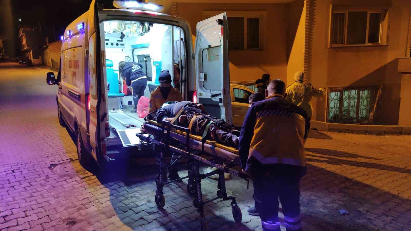 Otomobil bahçe kapısına çarptı: 1 yaralı Tekirdağ’ın Malkara ilçesinde yaşadığı evin bahçe kapısına çarpan sürücü yaralandı. Kaza, Yeni Mahalle Dikmen Sokak üzerinde meydana geldi ...