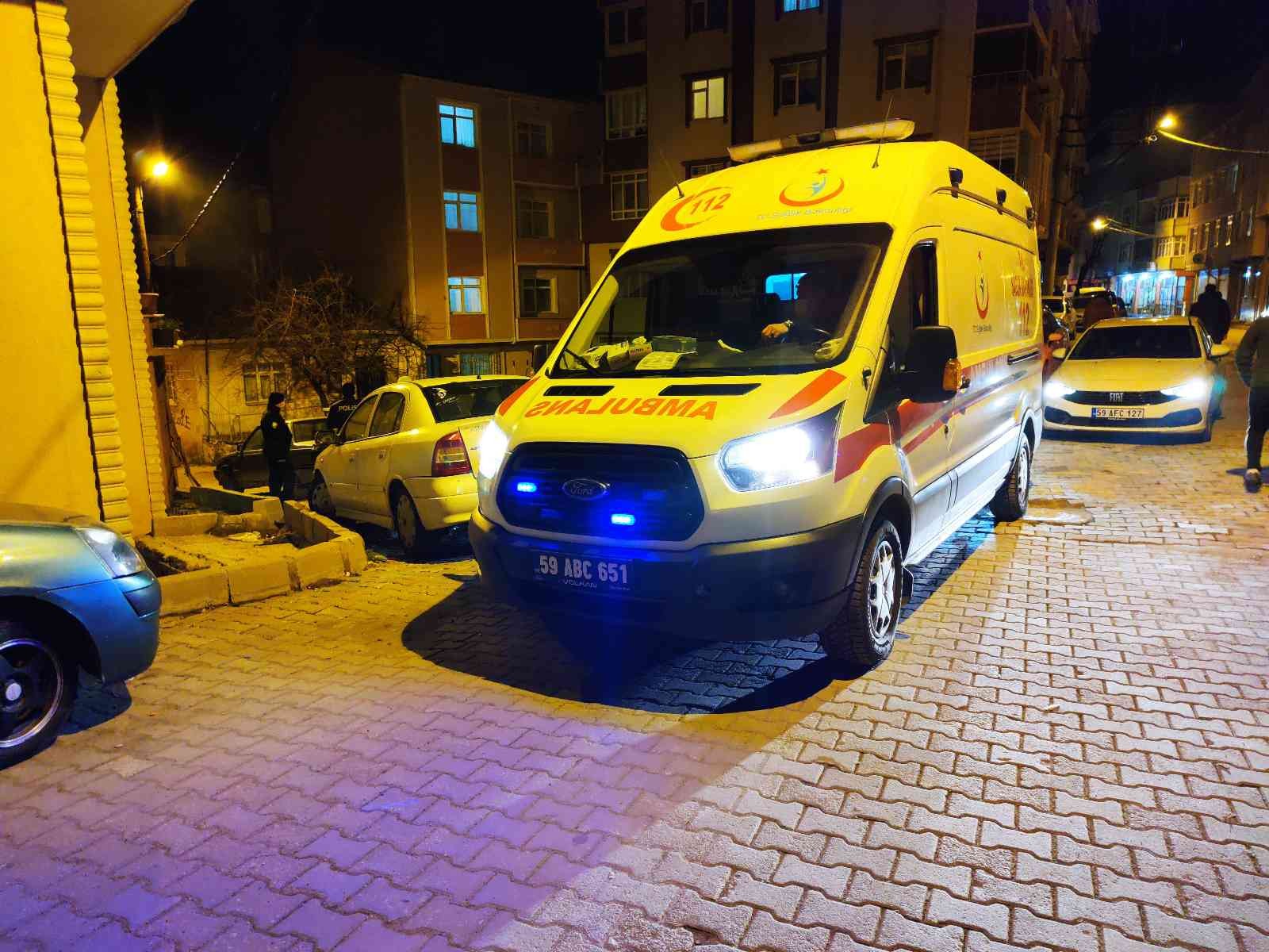 Otomobil bahçe kapısına çarptı: 1 yaralı Tekirdağ’ın Malkara ilçesinde yaşadığı evin bahçe kapısına çarpan sürücü yaralandı. Kaza, Yeni Mahalle Dikmen Sokak üzerinde meydana geldi ...