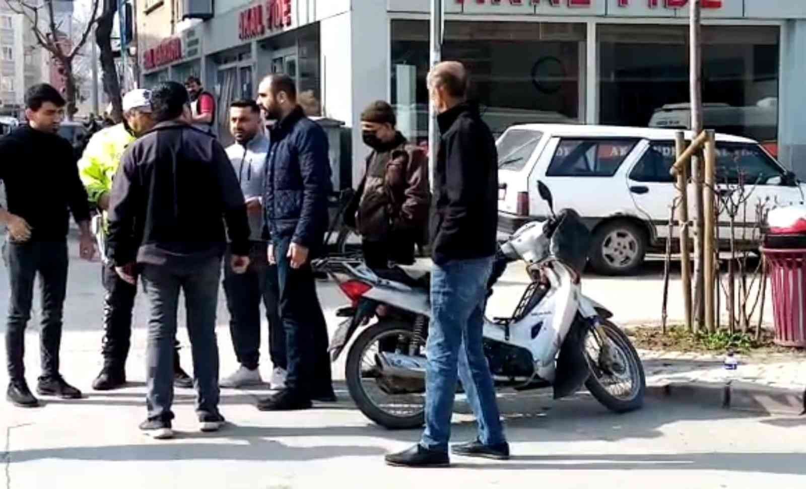 Otomobil ile motosikletin kazası kamerada Bursa’nın İnegöl ilçesinde meydana gelen kazada otomobil ile çarpışan motosikletin sürücüsü yaralandı. Kaza anı bir işyeri güvenlik kameralarına ...
