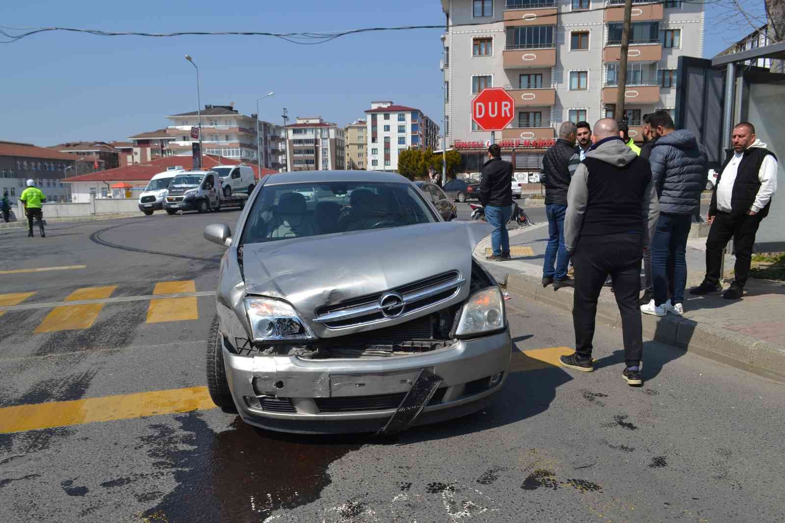 Otomobil ile oto kurtarıcı çarpıştı: 1 yaralı Tekirdağ’ın Çorlu ilçesinde kazalı araç taşıyan oto kurtarıcı ile bir otomobilin çarpışması sonucu meydana gelen kazada 1 kişi yaralandı. Kaza ...