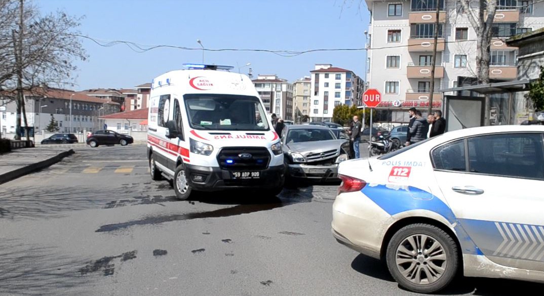 Otomobil ile oto kurtarıcı çarpıştı: 1 yaralı Tekirdağ’ın Çorlu ilçesinde kazalı araç taşıyan oto kurtarıcı ile bir otomobilin çarpışması sonucu meydana gelen kazada 1 kişi yaralandı. Kaza ...
