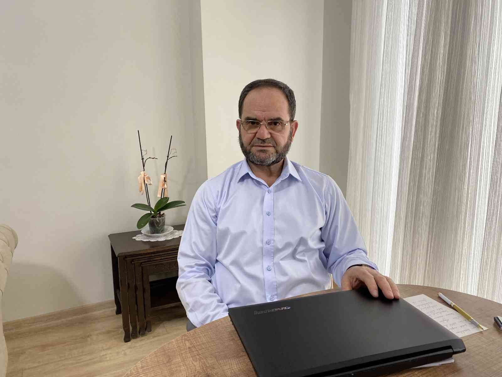 (Özel) ’28 Şubat’ polis bir babanın en acı günü Üzerinden 25 yıl geçse de 28 Şubat’ın acı hatıraları zihinlerden silinmiyor. 25 yıl önce kızının hafızlık yaptığı Kur’an kursunun kapısına kilit ...