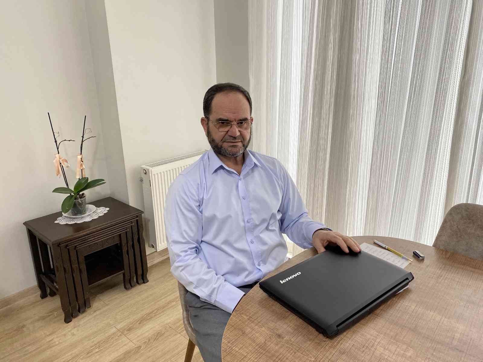 (Özel) ’28 Şubat’ polis bir babanın en acı günü Üzerinden 25 yıl geçse de 28 Şubat’ın acı hatıraları zihinlerden silinmiyor. 25 yıl önce kızının hafızlık yaptığı Kur’an kursunun kapısına kilit ...