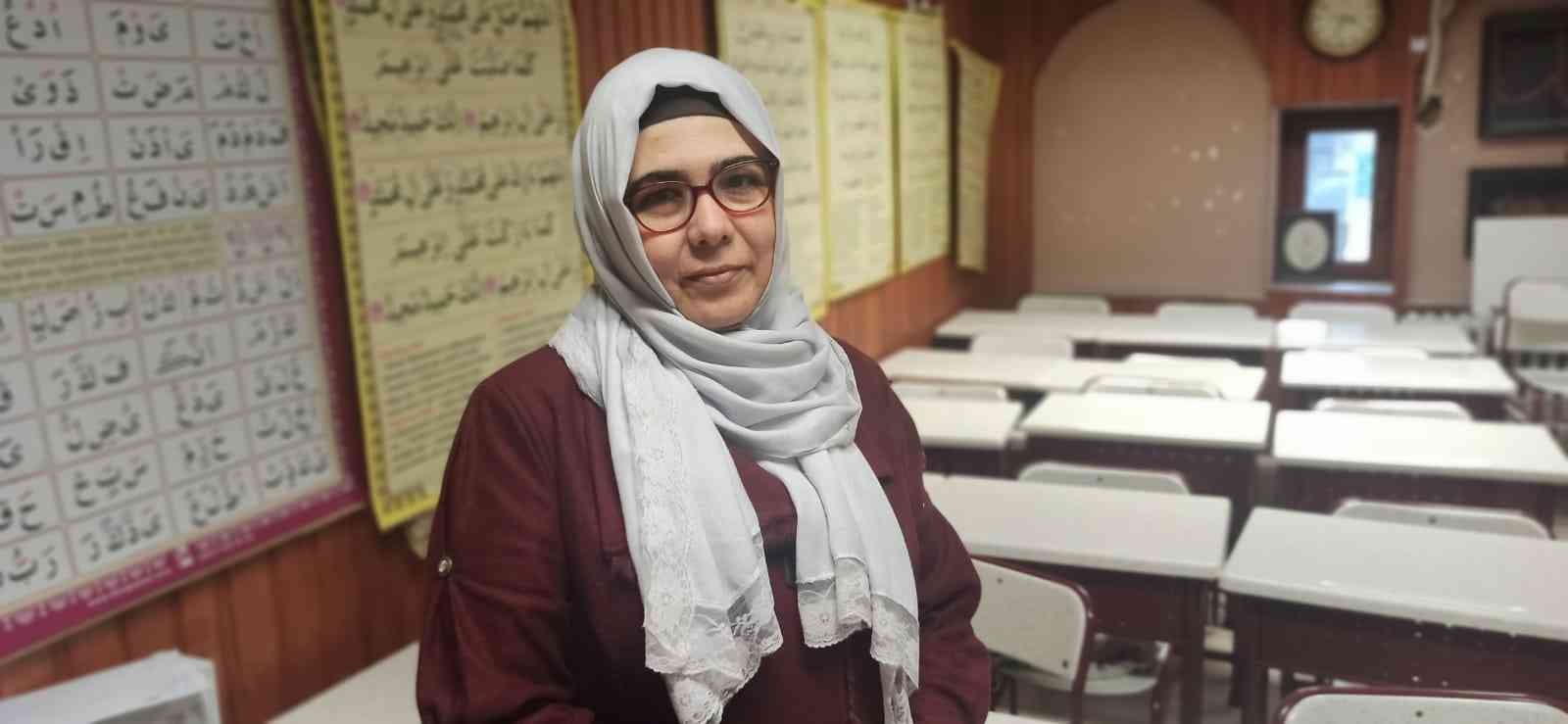 (Özel) ’28 Şubat’ polis bir babanın en acı günü Üzerinden 25 yıl geçse de 28 Şubat’ın acı hatıraları zihinlerden silinmiyor. 25 yıl önce kızının hafızlık yaptığı Kur’an kursunun kapısına kilit ...