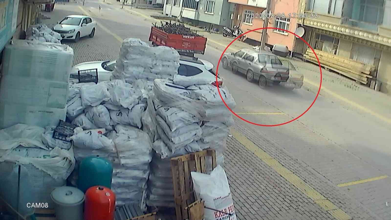 (Özel) Böyle çaldı...7 dakikada çalınan otomobil 1 saat sonra bulundu Bursa’da 7 dakika içerisinde çalınan otomobil İznik Polisi’nin müthiş takibiyle 1 saat sonra bulundu. Soğuk kanlı hırsızın otomobili çaldığı ...