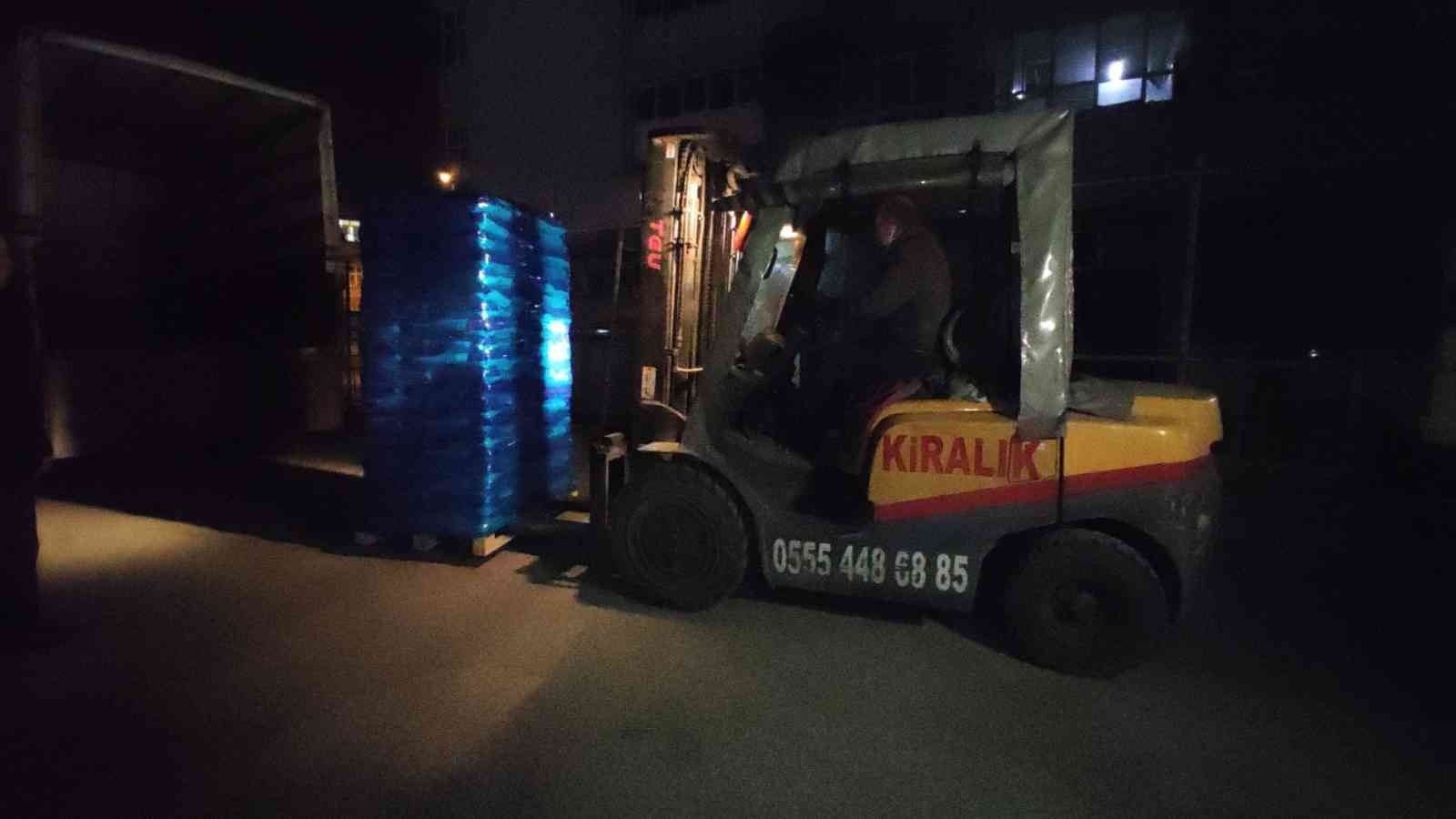 (ÖZEL) - Eyüpsultan’da piyasa değeri 250 bin Türk Lirası olan sahte toz deterjan ele geçirildi Eyüpsultan İlçe Emniyet Müdürlüğü Güvenlik Büro Amirliği Ekipleri, bir adrese düzenledikleri baskında 25 ton sahte toz deterjan ele geçirdi ...