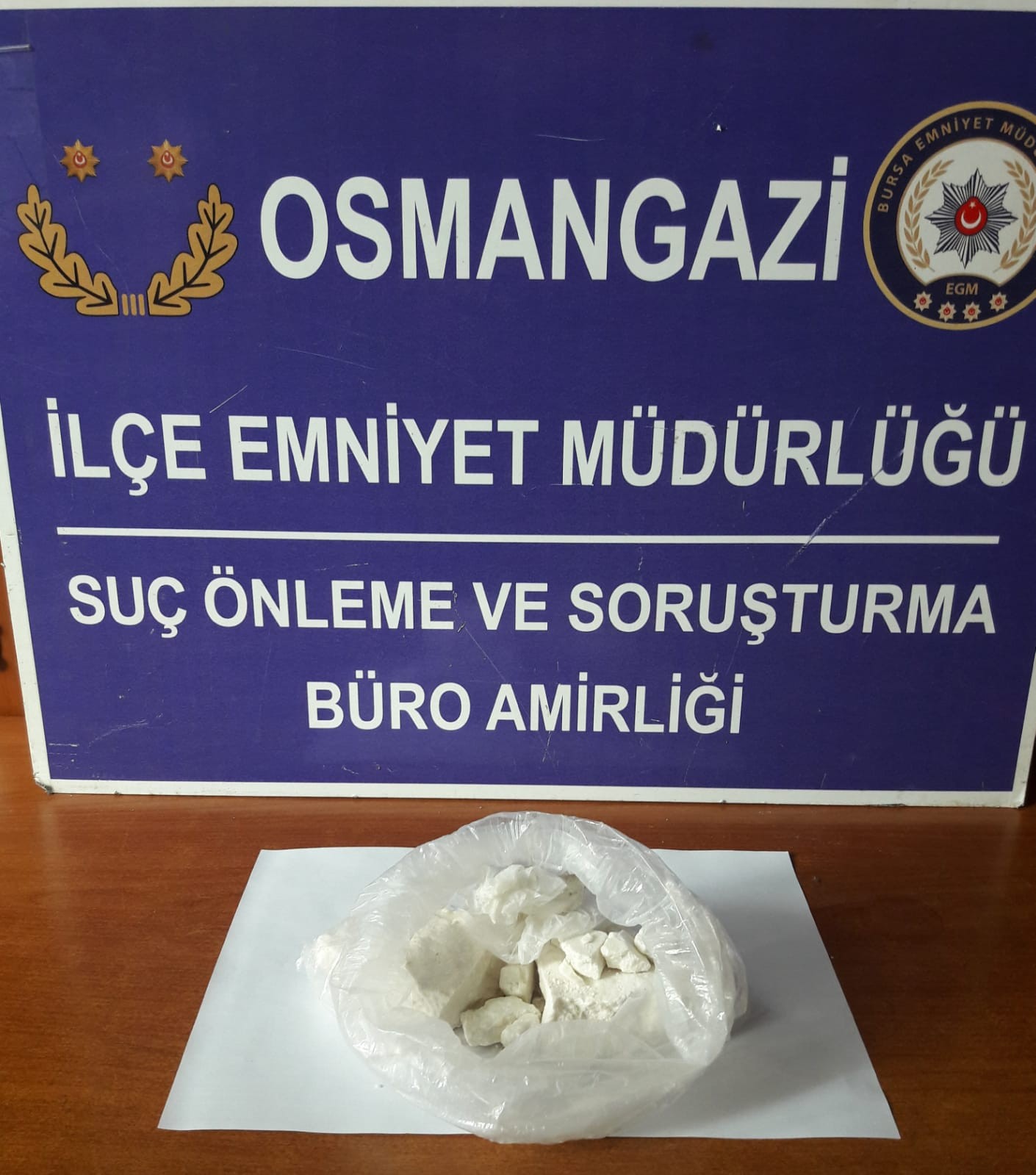 (Özel) Makatına sakladığı uyuşturucu, cerrahi operasyonla ele geçirildi İstanbul’dan Bursa’ya uyuşturucu taşıyan kuryeyi takibe alan Bursa polisi; teslimat esnasında kaçan şüpheliyi kovalamaca sonucu suçüstü yakaladı ...