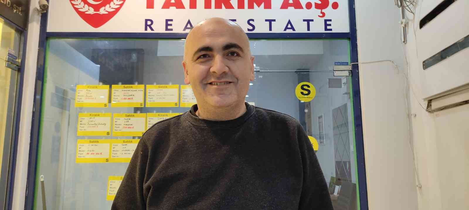 (Özel) Makinenin tespit edemediği sahte dolarlar esnafın kabusu oldu Bursa’da piyasaya sürülen ve para sayma makinelerinin de tespit edemediği sahte dolarlar esnafın kabusu oldu. Kalpazanlar Bursa’da çok sayıda ...