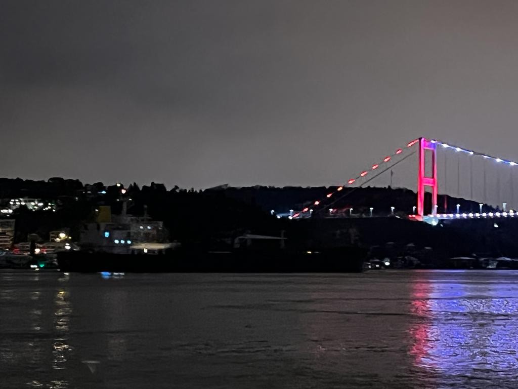 Rusya’nın Yisk limanından çıkış yapan 6 bin 99 ton ay çiçek yağı yüklü Lilac isimli yük gemisi, Kerç kanalını geçerek İstanbul Boğazına ulaştı ...