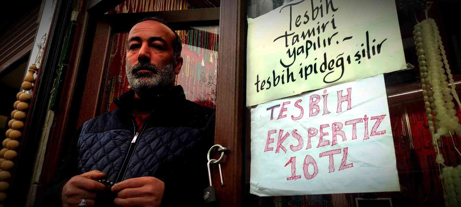 (Özel) Tespih ekspertizi Bursa’da tarihi Tahtakale’de tespih ticareti yapan Temel Cengiz, ekspertiz hizmeti de veriyor. 30 yıldır bu işle uğraşan Cengiz, her türlü ...