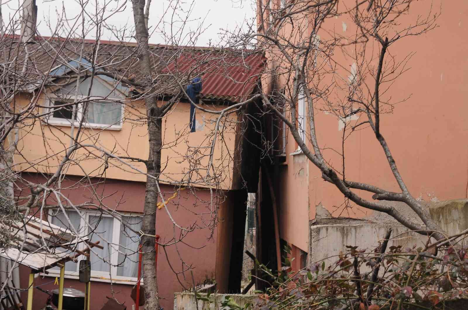 (Özel) Yalova’da deprem olmadan evler yıkılıyor Yalova merkez Bayraktepe Mahallesi’ndeki yaklaşık 100 bina, zeminde yaşanan problem nedeniyle yıkılma tehlikesiyle karşı karşıya kaldı. Bina ve ...