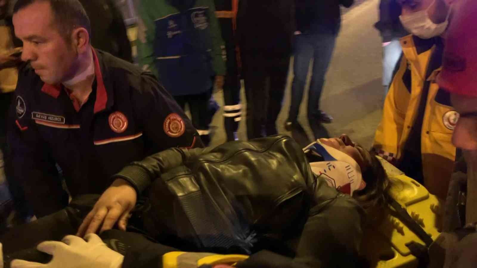 Pendik’te iki araç kafa kafaya çarpıştı: 1 yaralı İstanbul Pendik’te 2 aracın karıştığı trafik kazasında 1 kişi ağır yaralandı. İstanbul Pendik Adnan Kahveci Köprüsü’nde gece 01:00 sıralarında 34 ...