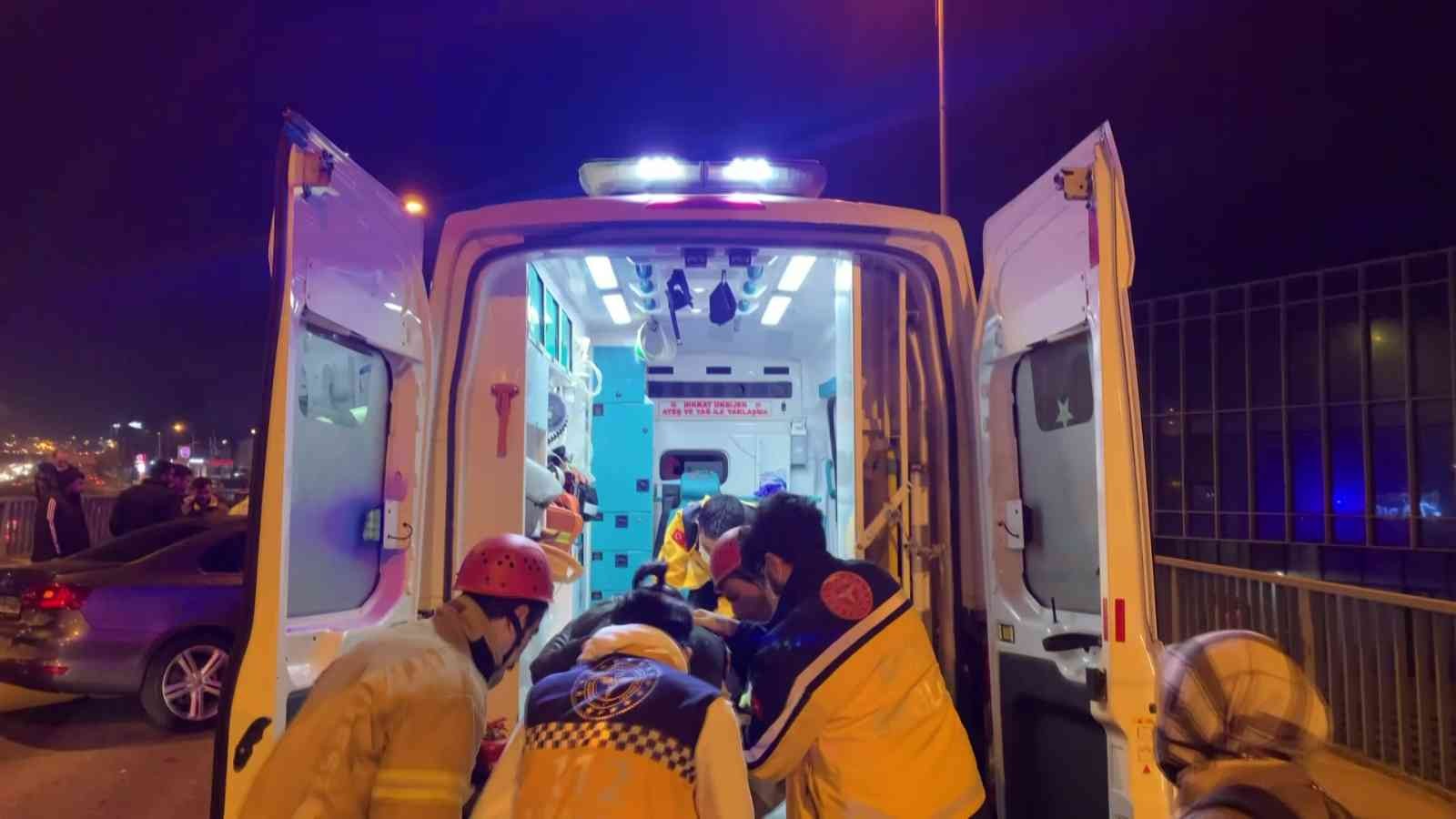 Pendik’te iki araç kafa kafaya çarpıştı: 1 yaralı İstanbul Pendik’te 2 aracın karıştığı trafik kazasında 1 kişi ağır yaralandı. İstanbul Pendik Adnan Kahveci Köprüsü’nde gece 01:00 sıralarında 34 ...