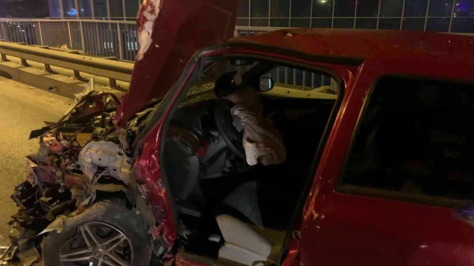 Pendik’te iki araç kafa kafaya çarpıştı: 1 yaralı İstanbul Pendik’te 2 aracın karıştığı trafik kazasında 1 kişi ağır yaralandı. İstanbul Pendik Adnan Kahveci Köprüsü’nde gece 01:00 sıralarında 34 ...