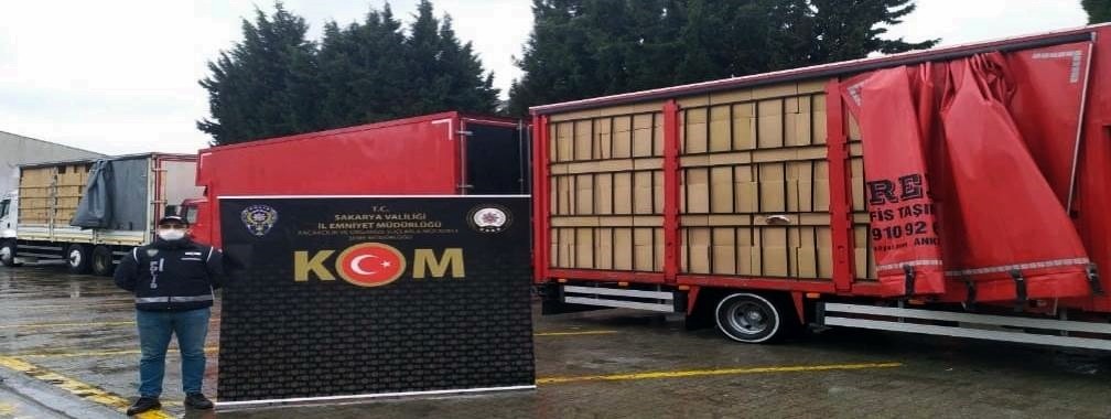 Polis ekiplerince 90 santimetre uzunluğunda kılıç ele geçirildi Sakarya’da polis ekiplerince Şubat ayı içerisinde kaçakçılık ve organize suç örgütlerine yönelik yapılan çalışmalarda 14 milyon 511 bin 200 adet ...