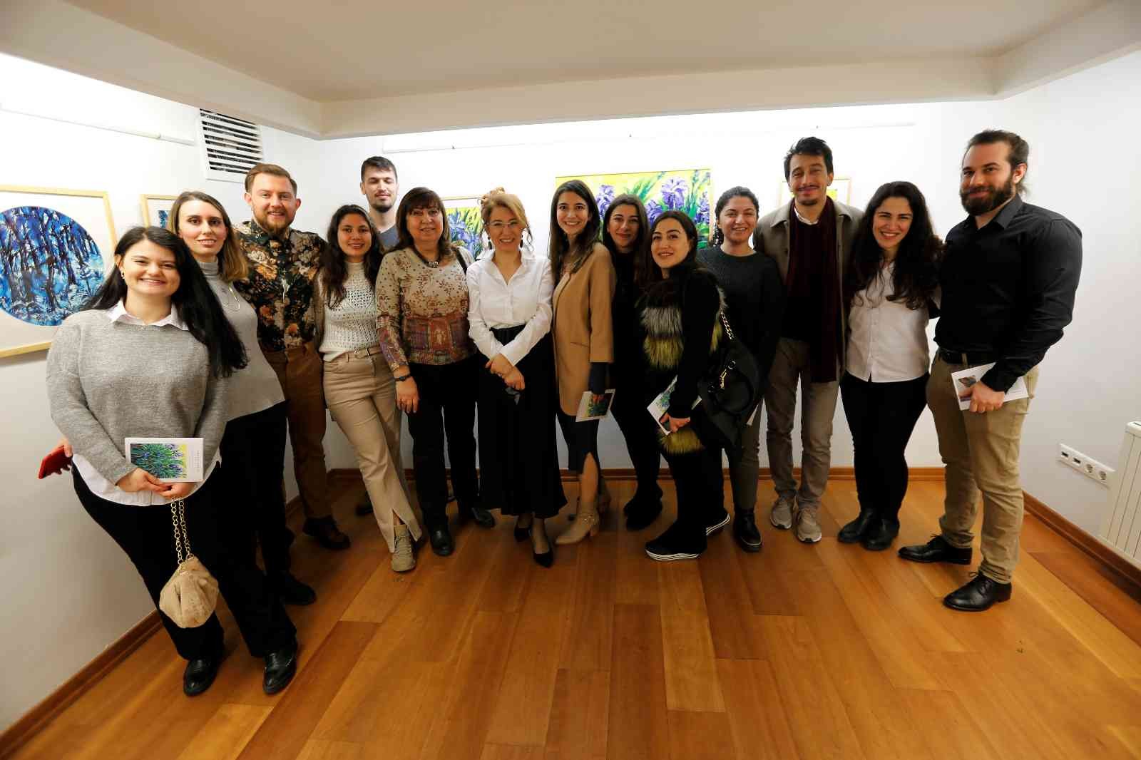 Prof. Dr. Canan Alkım yeni sergisi "Arada" sanatseverlerle buluştu Prof. Dr. Canan Alkım’ın, 4’üncü kişisel resim sergisi "Arada" sanatseverlerle buluştu. İstanbul Şişli Hamidiye Etfal Eğitim ve Araştırma ...