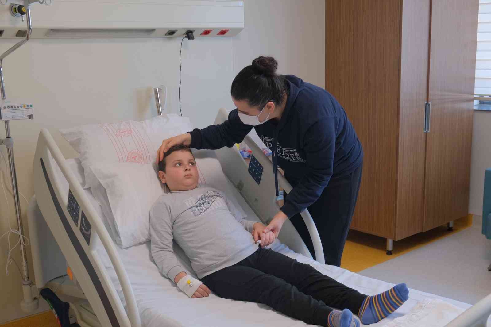 26 Mart Dünya Epilepsi Farkındalık Günü’nde (Mor Günü) Türkiye’de yaklaşık 1 milyon epilepsi hastası bulunduğunu söyleyen Prof. Dr. İhsan Kafadar ...