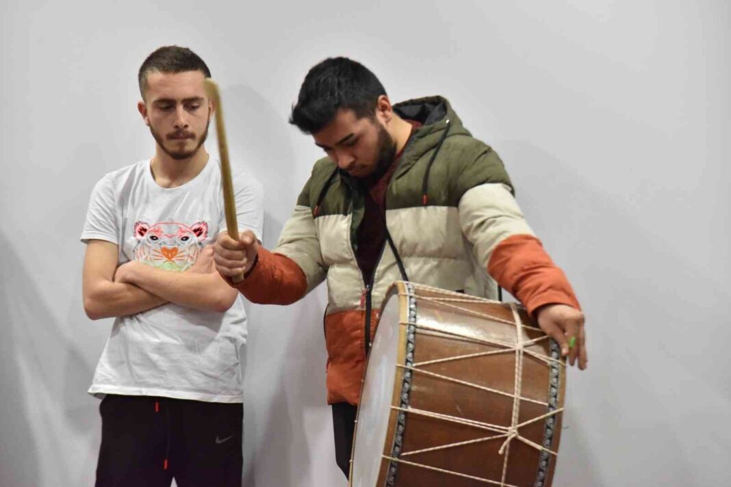 ramazan-oncesi-davulcular-maniler-esliginde-hunerlerini-sergiledi-tBUbzuSE.jpg