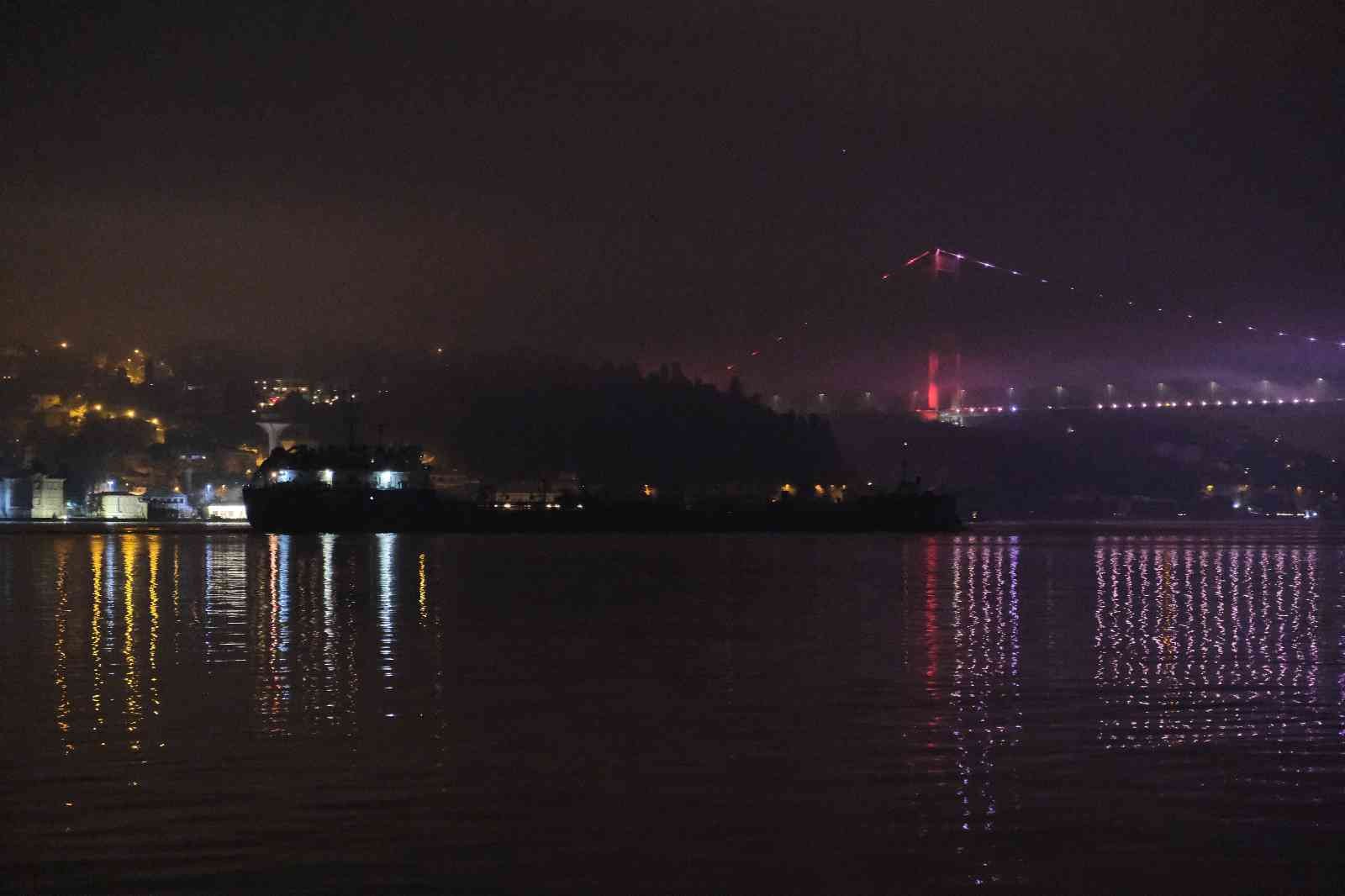 Rusya’dan ayçiçeği yağları gelmeye devam ediyor Rusya’dan yola çıkan üçüncü ayçiçeği yağı yüklü gemi, İstanbul Boğazı’ndan geçerek Mersin Limanı’na doğru yol aldı. Rusya-Ukrayna savaşı ...