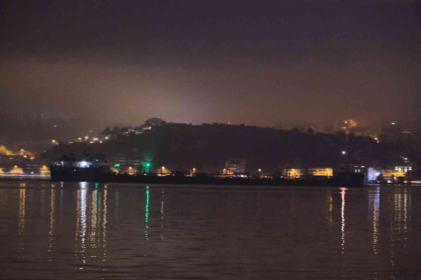 Rusya’dan ayçiçeği yağları gelmeye devam ediyor Rusya’dan yola çıkan üçüncü ayçiçeği yağı yüklü gemi, İstanbul Boğazı’ndan geçerek Mersin Limanı’na doğru yol aldı. Rusya-Ukrayna savaşı ...