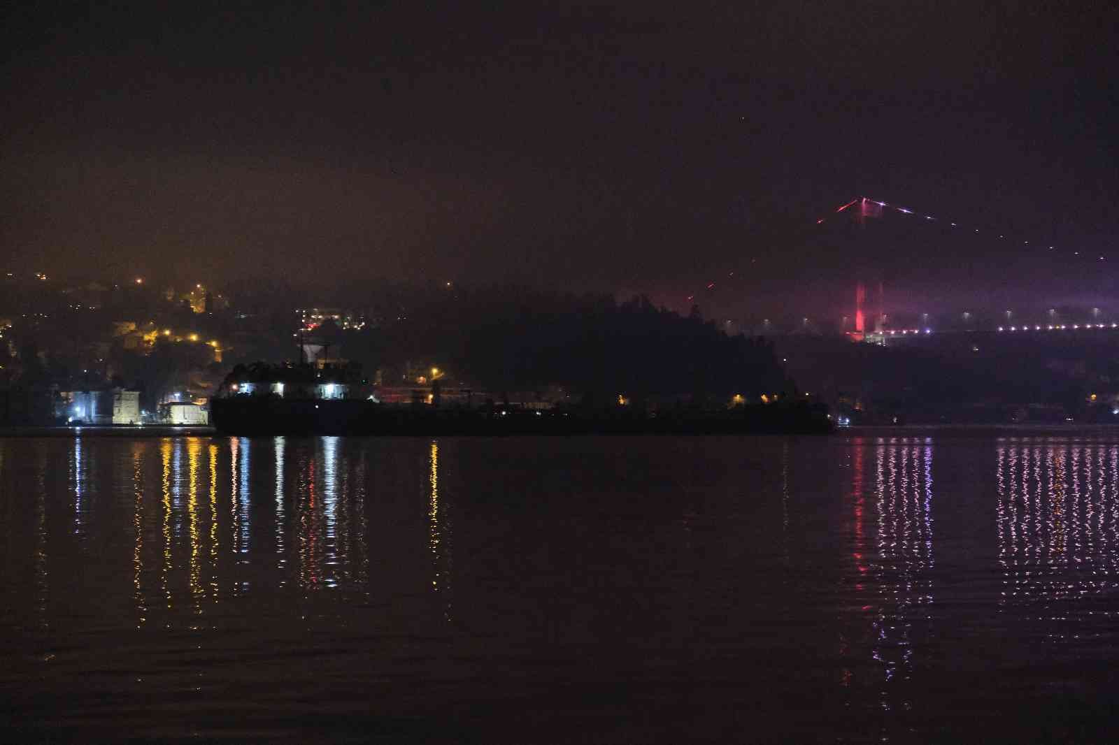 Rusya’dan ayçiçeği yağları gelmeye devam ediyor Rusya’dan yola çıkan üçüncü ayçiçeği yağı yüklü gemi, İstanbul Boğazı’ndan geçerek Mersin Limanı’na doğru yol aldı. Rusya-Ukrayna savaşı ...
