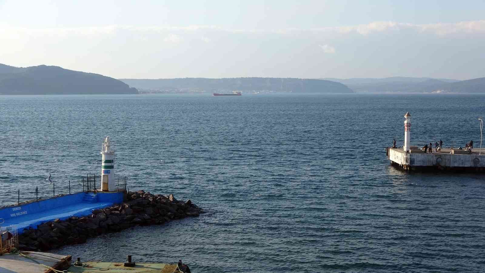 Rusya’dan ayçiçek yağı taşıyan gemi Çanakkale Boğazı’ndan geçti Rusya’nın Azak Denizi Limanı’ndan yola çıkan ayçiçek yağı yüklü ikinci gemi, Çanakkale Boğazı’ndan geçerek Ege Denizi’ne doğru yol aldı. Rusya ...