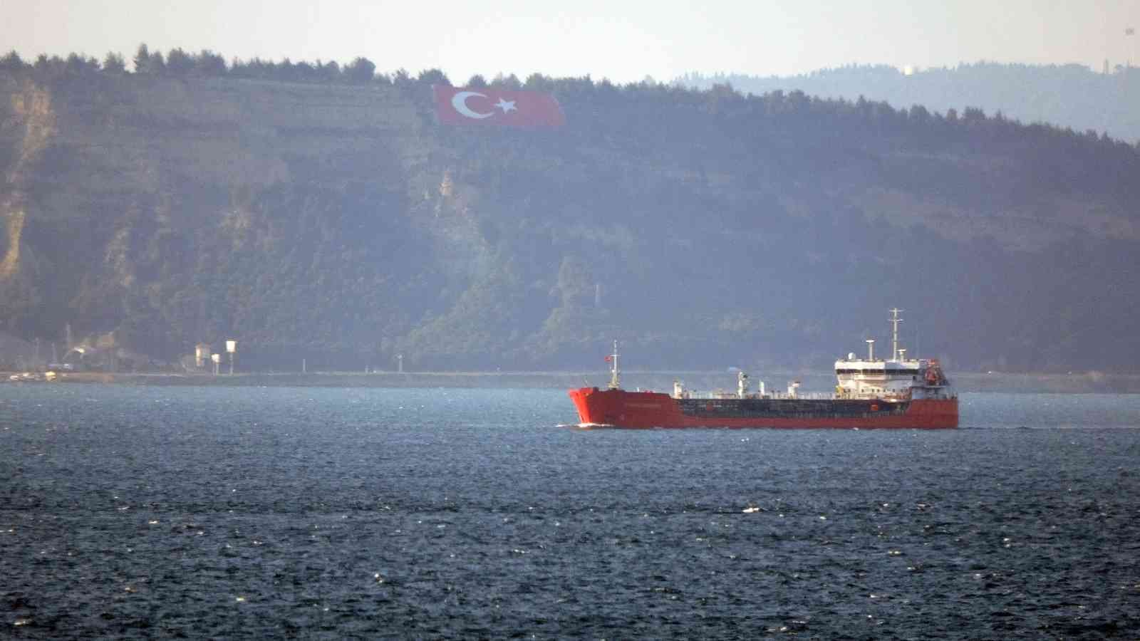 Rusya’dan ayçiçek yağı taşıyan gemi Çanakkale Boğazı’ndan geçti Rusya’nın Azak Denizi Limanı’ndan yola çıkan ayçiçek yağı yüklü ikinci gemi, Çanakkale Boğazı’ndan geçerek Ege Denizi’ne doğru yol aldı. Rusya ...