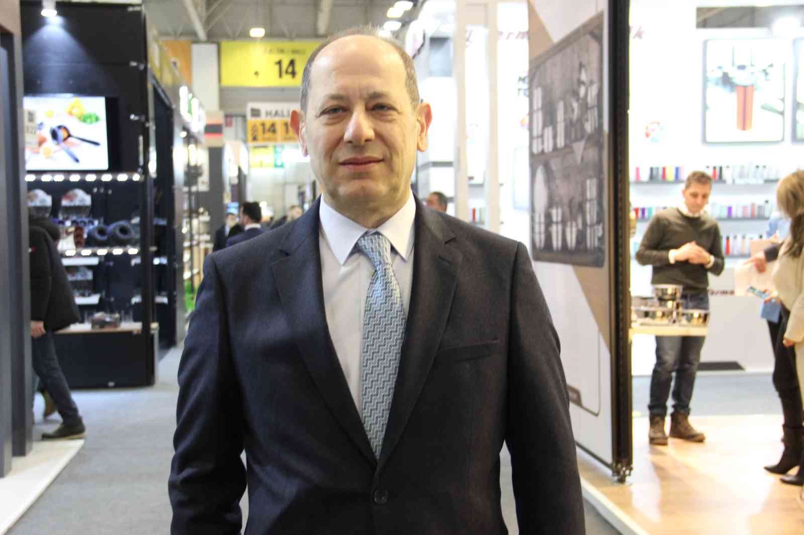 Sağlıklı ve yeni trend ev ve mutfak eşyaları görücüye çıktı Milyarlarca dolarlık Türkiye ev ve mutfak eşyaları sektörünün bahar sezonu buluşması HOST İstanbul, 15’nci kez kapılarını açtı. Fuarda sezonun ...