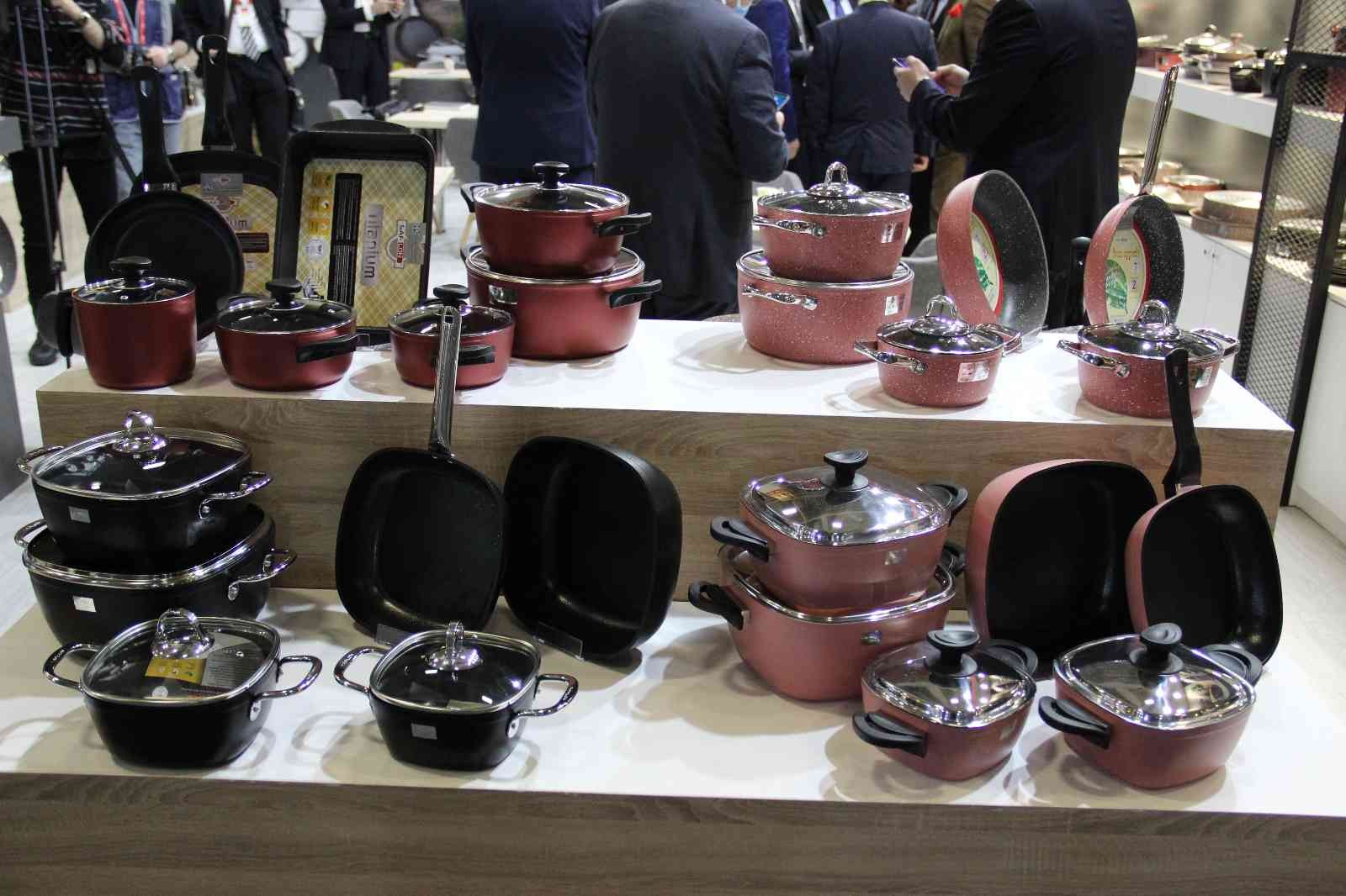 Sağlıklı ve yeni trend ev ve mutfak eşyaları görücüye çıktı Milyarlarca dolarlık Türkiye ev ve mutfak eşyaları sektörünün bahar sezonu buluşması HOST İstanbul, 15’nci kez kapılarını açtı. Fuarda sezonun ...