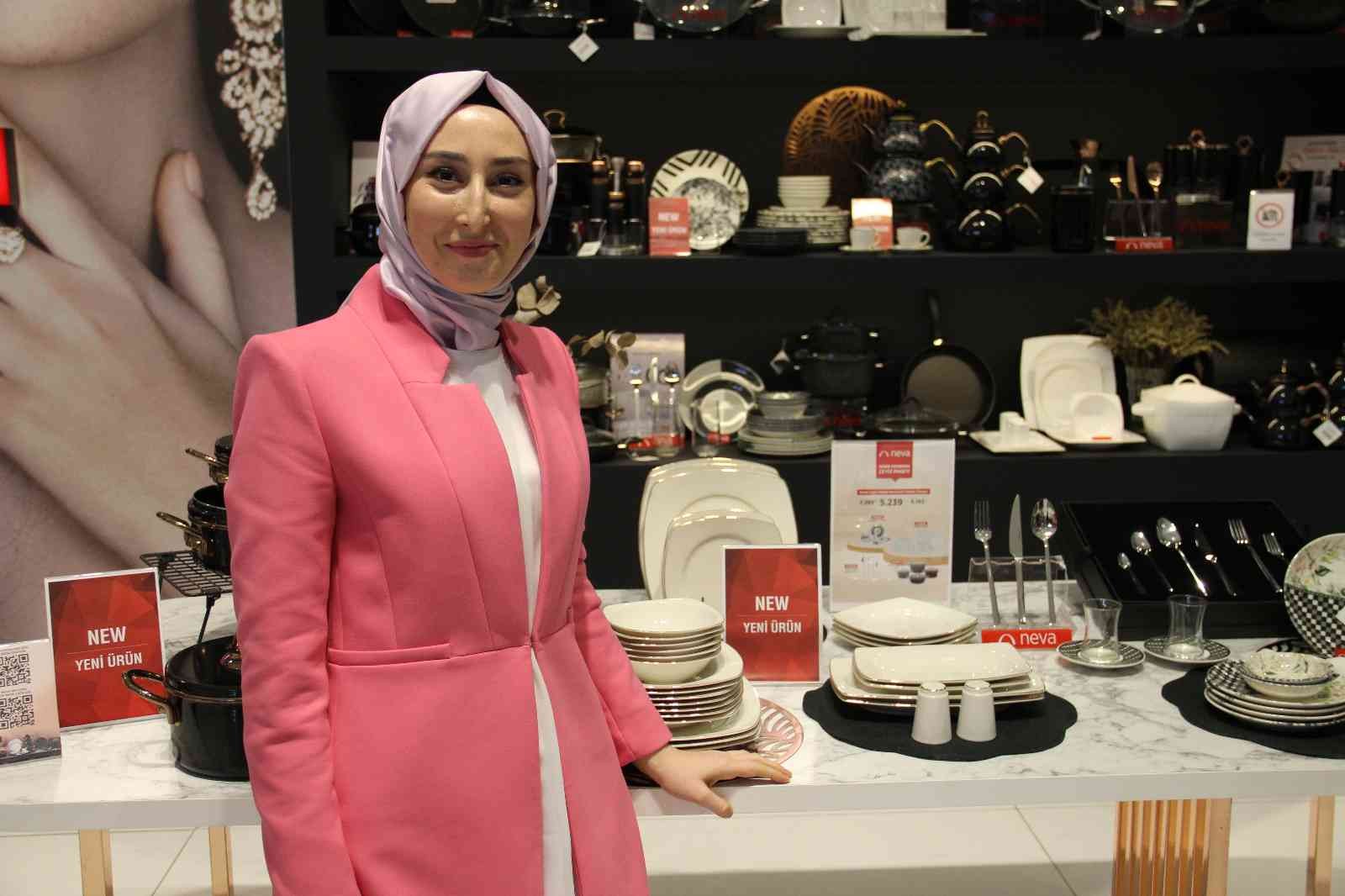 Sağlıklı ve yeni trend ev ve mutfak eşyaları görücüye çıktı Milyarlarca dolarlık Türkiye ev ve mutfak eşyaları sektörünün bahar sezonu buluşması HOST İstanbul, 15’nci kez kapılarını açtı. Fuarda sezonun ...