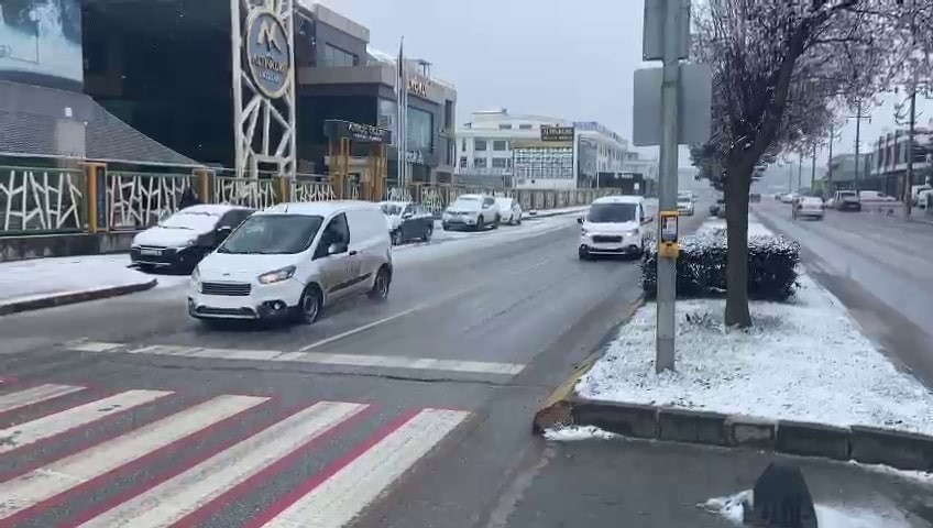 Sakarya’da kar yağışı başladı Meteoroloji Genel Müdürlüğü’nün uyarılarının ardından Sakarya’da kar yağışı başladı. Meteoroloji Genel Müdürlüğünce yapılan kar yağışı uyarısının ...