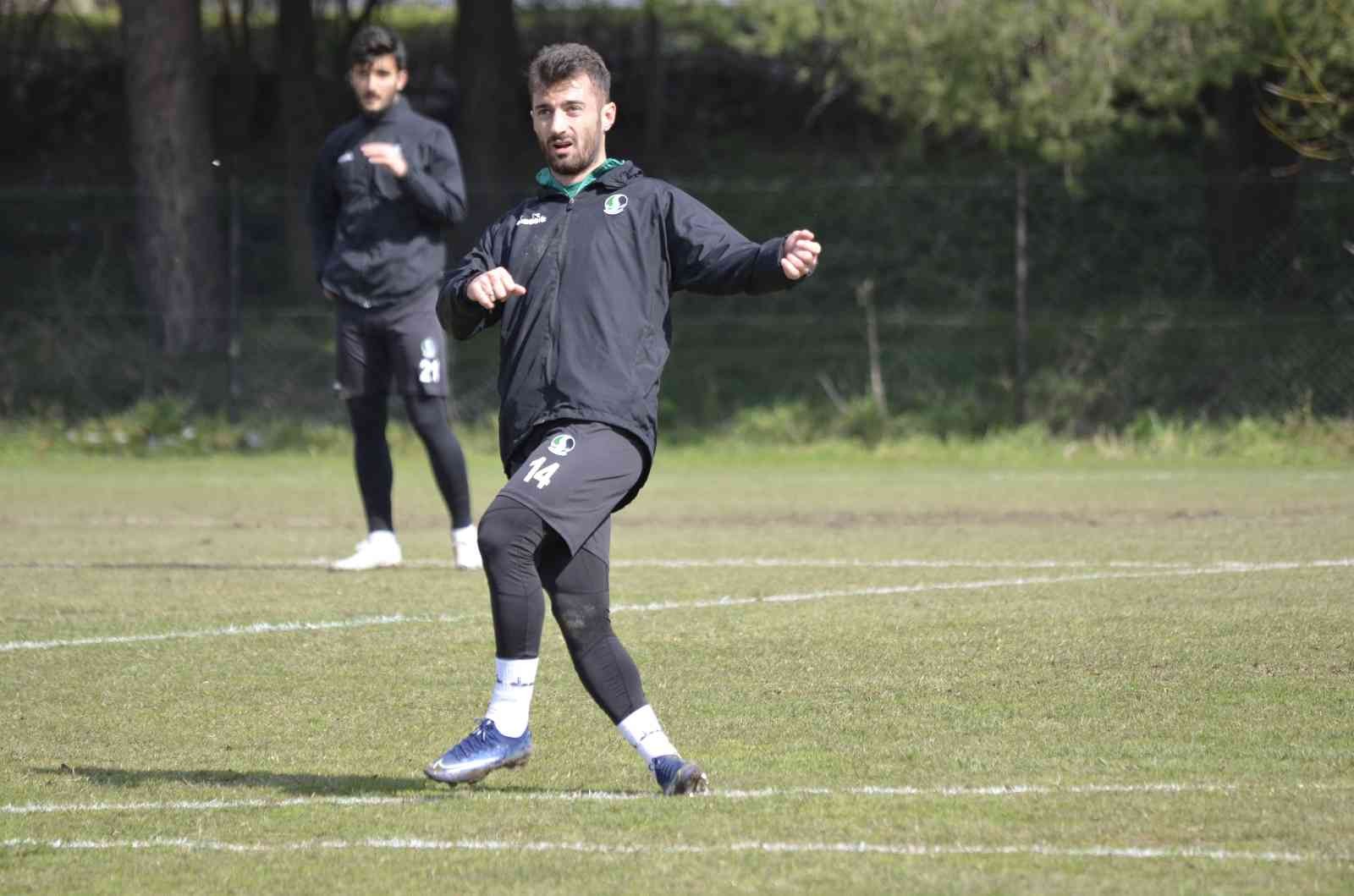 Sakaryaspor, Adıyaman FK mesaisinde TFF 2. Lig Kırmızı Grup’ta 65 puanla lider durumda bulunan Sakaryaspor, olumsuz hava şartları sebebiyle ertelenen Adıyaman FK maçı hazırlıklarını ...