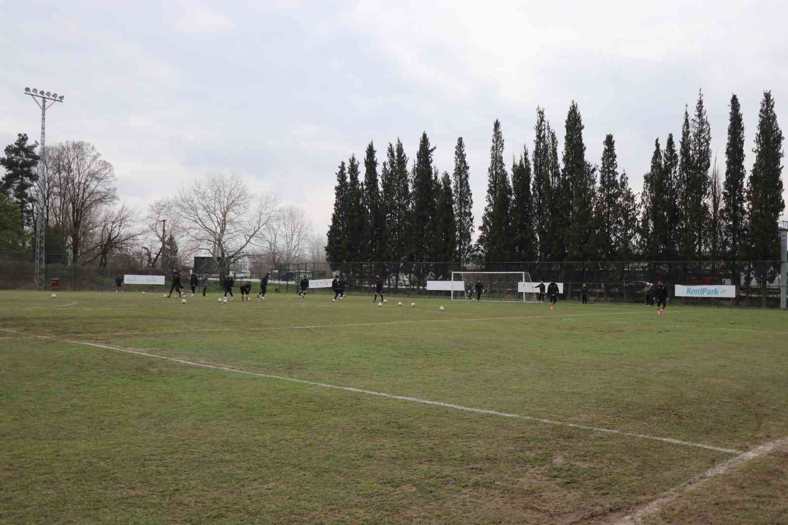 Sakaryaspor, Çorum FK maçının mesaisinde TFF 2. Lig’de şampiyonluğa emin adımlarla ilerleyen ve 62 puanla liderliğini koruyan Sakaryaspor, 22. haftada yoğun kar sebebiyle ertelenen Çorum ...