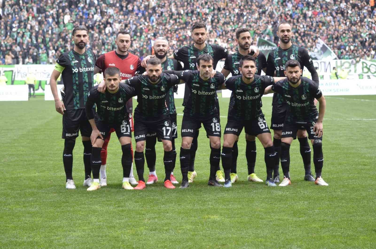 Sakaryaspor, şampiyonluk yolunda emin adımlarla ilerliyor TFF 2. Lig’de oynadığı son 5 maçta 3 galibiyet 2 beraberlik alan Sakaryaspor, şampiyonluğa giden yolda merdivenleri hızla çıkmaya devam ediyor ...