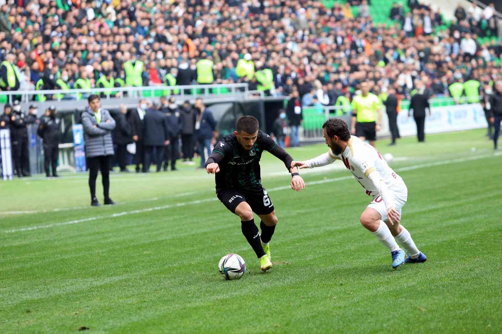 Sakaryaspor, şampiyonluk yolunda emin adımlarla ilerliyor TFF 2. Lig’de oynadığı son 5 maçta 3 galibiyet 2 beraberlik alan Sakaryaspor, şampiyonluğa giden yolda merdivenleri hızla çıkmaya devam ediyor ...