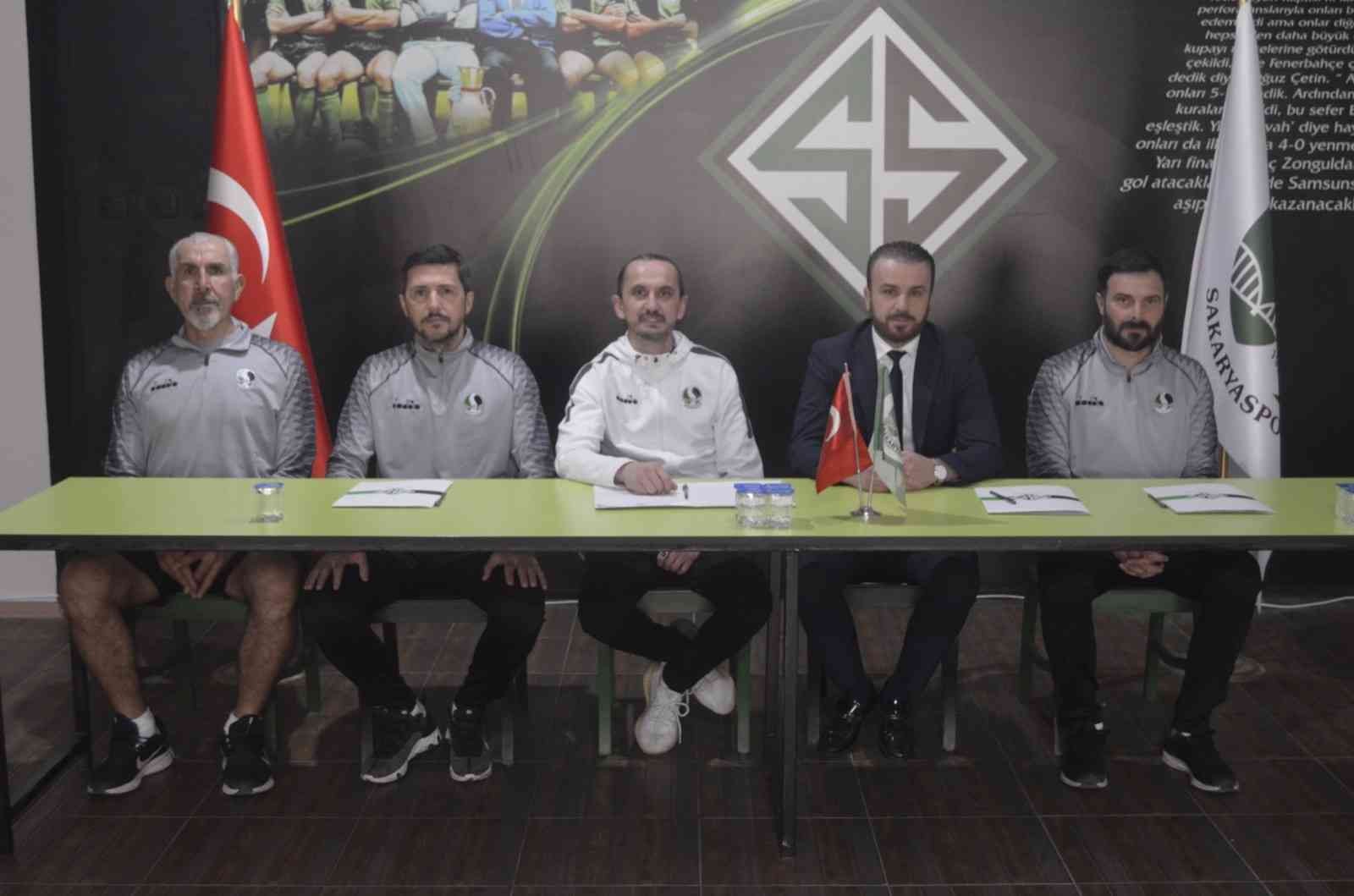 Sakaryaspor, Tuncay Şanlı ile anlaştı Ercümend Coşkundere ile yollar ayrıldıktan sonra teknik direktör arayışına giren ve adı Yılmaz Vural ile anılan Sakaryaspor, sosyal medya hesabı ...