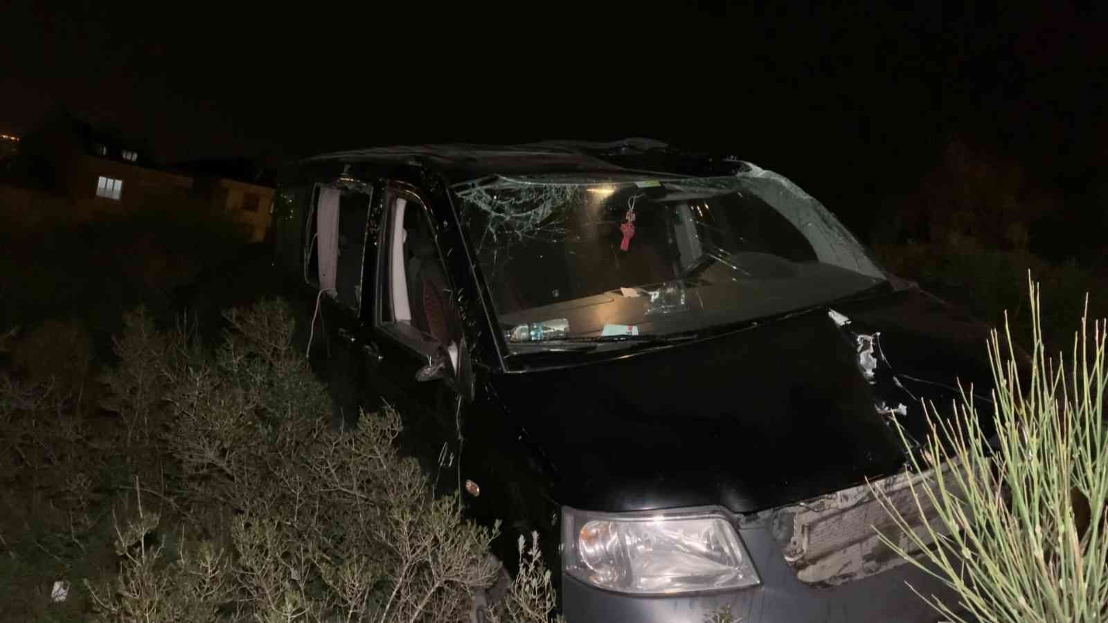 Sancaktepe’de minibüs şarampole yuvarlandı: Araç sürücüsü hayatını kaybetti Sancaktepe Ortadağ Tepesi’ndeki hareket halindeki minibüs kontrolden çıkarak ağaçlık alana uçtu. Şarampole yuvarlanan minibüs sürücüsü ağır ...