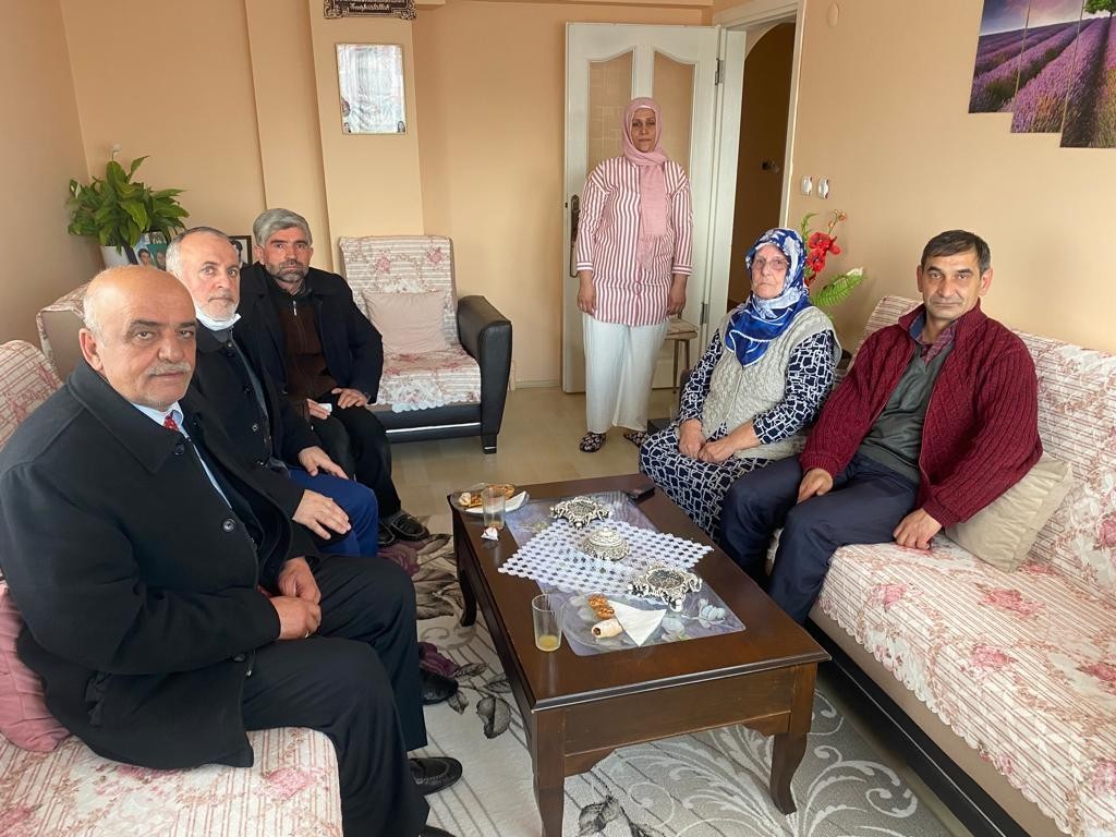 Şarköy’de Şehit Erteğli’nin Ailesi unutulmadı Tekirdağ’ın Şarköy ilçesinde Şarköy’lü Şehit Olcay Erteğli’nin şehadetinin 28. yılı münasebetiyle şehit ailesi ziyaret edildi. Şarköy İlçe Müftü ...