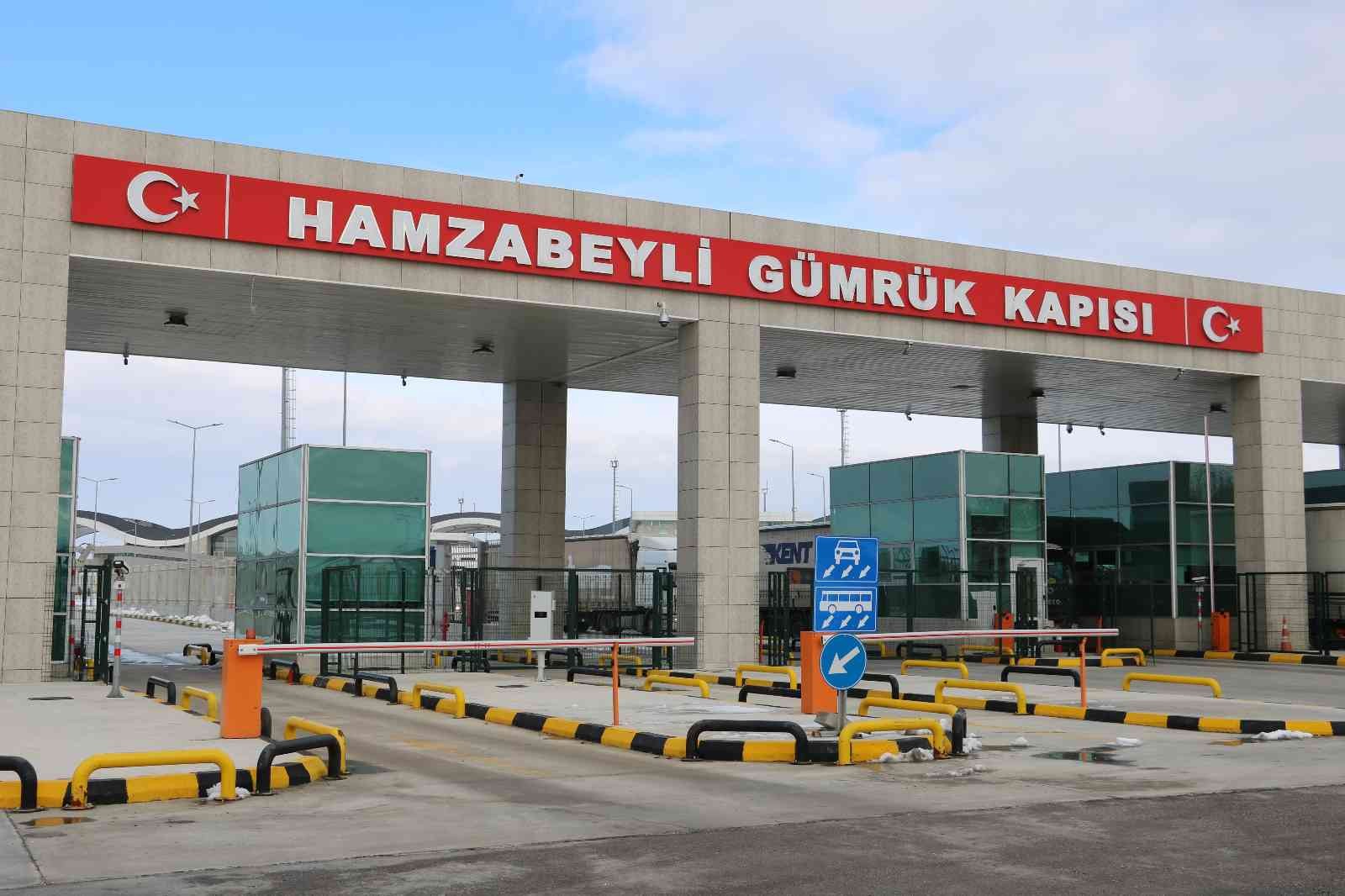 Savaş bölgesinden 5 yaşındaki oğluyla gelen kadının haykırışı yürekleri sızlattı Rusya-Ukrayna arasında yaşanan savaş sonrası 5 yaşındaki oğluyla birlikte Odessa’dan Edirne’ye gelen kadının gözü yaşlı haykırışı yürekleri ...