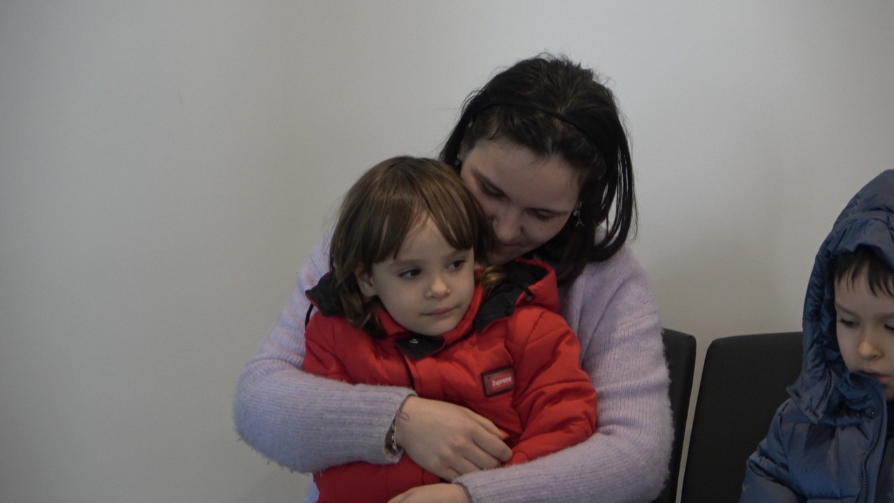 Savaşın masum yüzlü çocukları Rusya’nın Ukrayna’ya askeri müdahalesi sonucu babalarından ayrılıp anneleriyle birlikte başka ülkelere tahliye edilen bebek ve çocukların ...