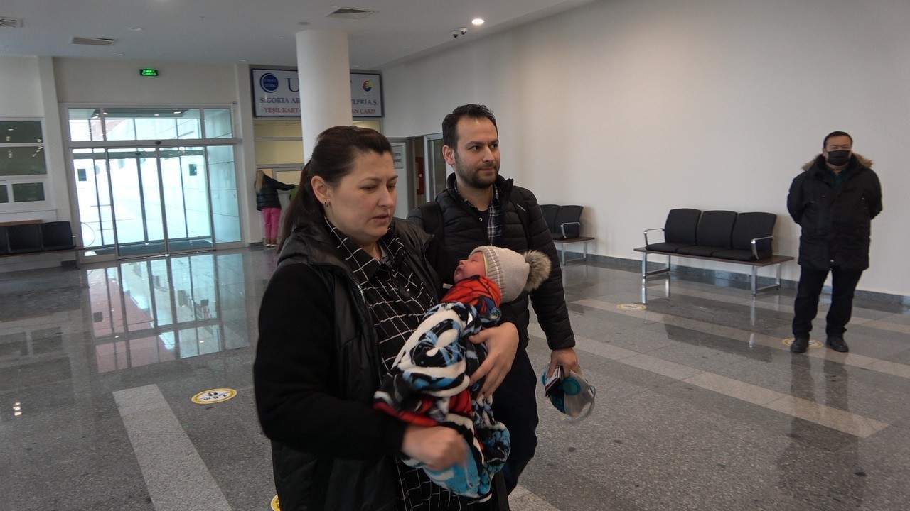 Savaşın masum yüzlü çocukları Rusya’nın Ukrayna’ya askeri müdahalesi sonucu babalarından ayrılıp anneleriyle birlikte başka ülkelere tahliye edilen bebek ve çocukların ...