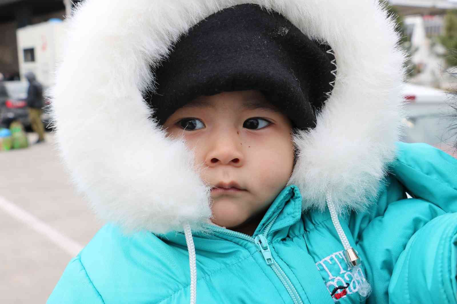 Savaşın masum yüzlü çocukları Rusya’nın Ukrayna’ya askeri müdahalesi sonucu babalarından ayrılıp anneleriyle birlikte başka ülkelere tahliye edilen bebek ve çocukların ...