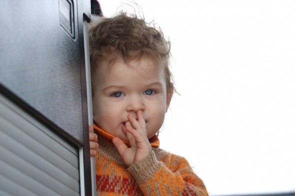 “Savaşlarda en hassas grup ebeveynsiz çocuklardır” Savaşın, yıkıcı sonuçlarının uzun yıllar boyunca gözlemlendiği kitlesel bir travma olduğunu ifade eden Çocuk ve Ergen Psikiyatristi Doç. Dr ...