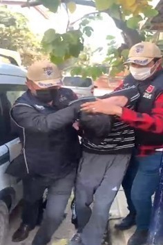 Şehit mezarlarına saldırmıştı, cezai ehliyeti tam olduğu ortaya çıktı Kocaeli’de 4 şehit mezarına terör örgütünün ismini yazan ve küfürler ederek sosyal medyada paylaşan zanlının cezai ehliyetinin tam olduğu ortaya ...