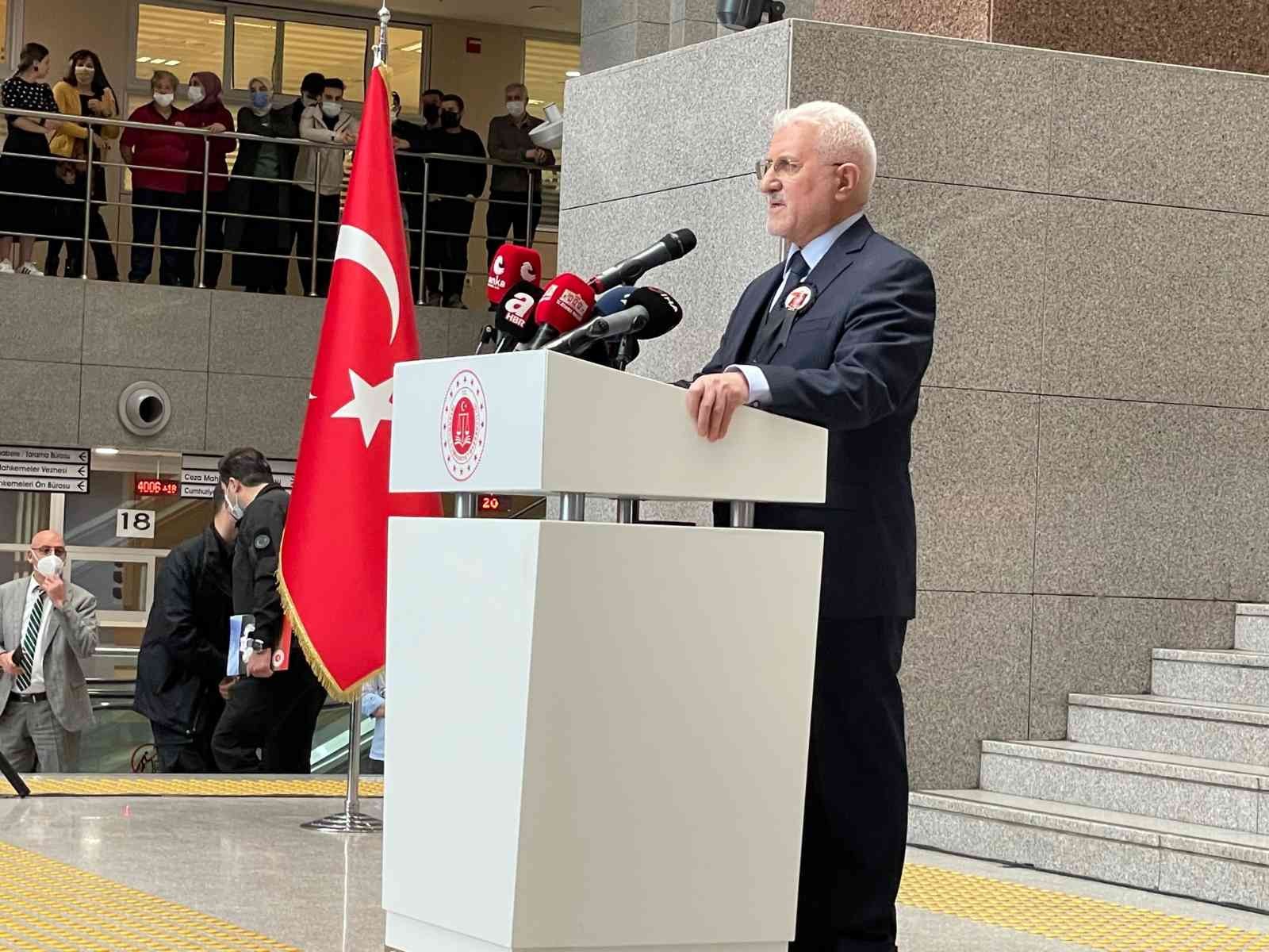 Cumhuriyet Savcısı Mehmet Selim Kiraz’ın şehit oluşunun 7’nci yıl dönümü nedeniyle İstanbul Adalet Sarayı’nda anma töreni düzenlendi. Düzenlenen ...
