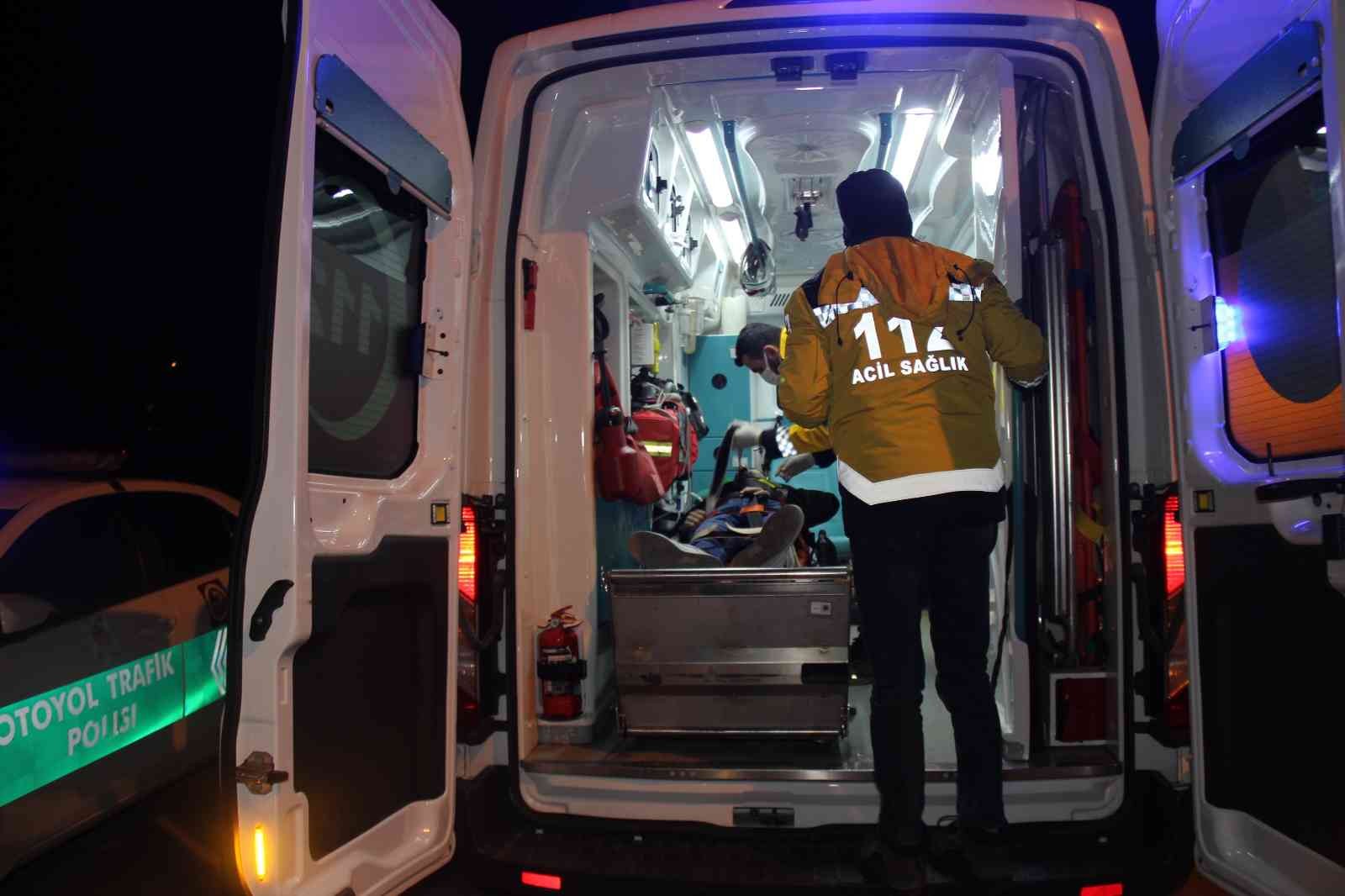 Şehri birbirine kattılar, hem polisler hem kendileri kaza yaptı KOCAELİ(İHA) – Kiralıkları otomobilin ile şehir dışına çıkan iki kafadar, polisin ’dur’ ihtarına uymadı. Uzun süren kovalamaca ise kazayla ...