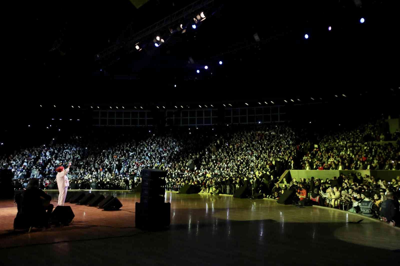 Selda Bağcan kadınlar için söyledi Türk müziğinin yaşayan efsanesi Selda Bağcan, Küçükçekmece Belediyesi Yahya Kemal Beyatlı Gösteri Merkezi’nde sahne aldı. Küçükçekmece Belediyesi ...